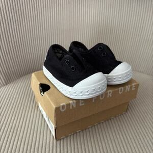 Toms Shoes Tiny Baby Black Canvas Sneakers Slip On 3C